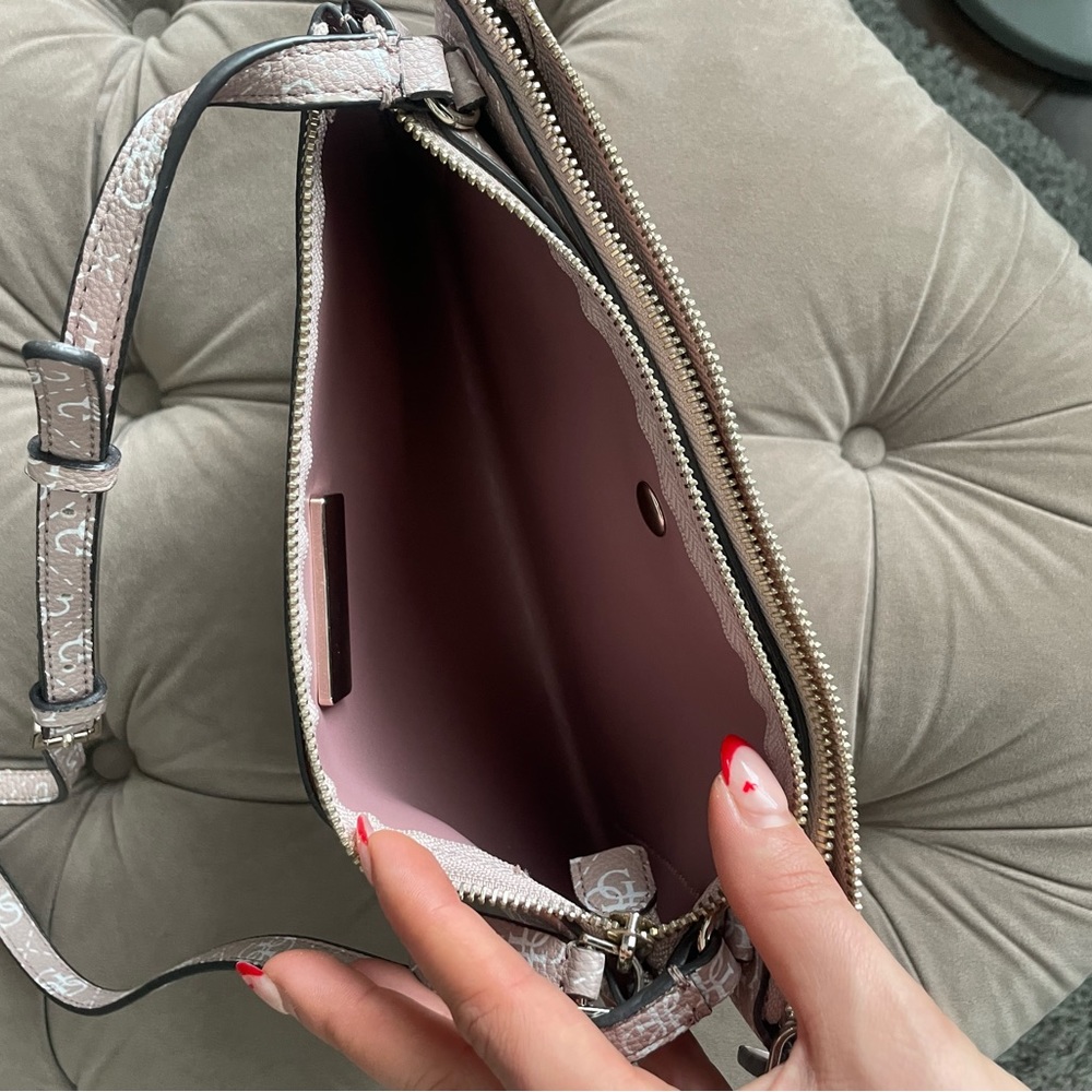 Guess Purse - Picture 4 of 8